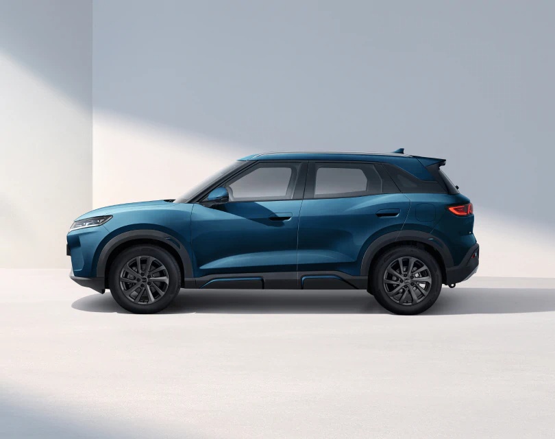 ATTO 2 DM-i Side view