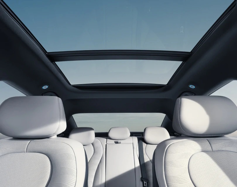 SEAL 6 DM-i Interior - Panoramic roof