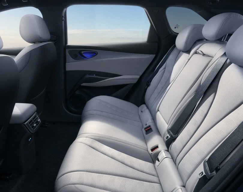 SEAL 6 DM-i rear-seat space